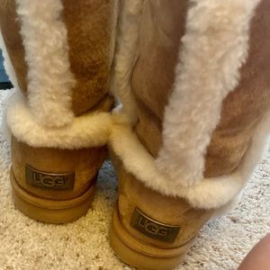 Ugg fur boots size 8 ❄️
